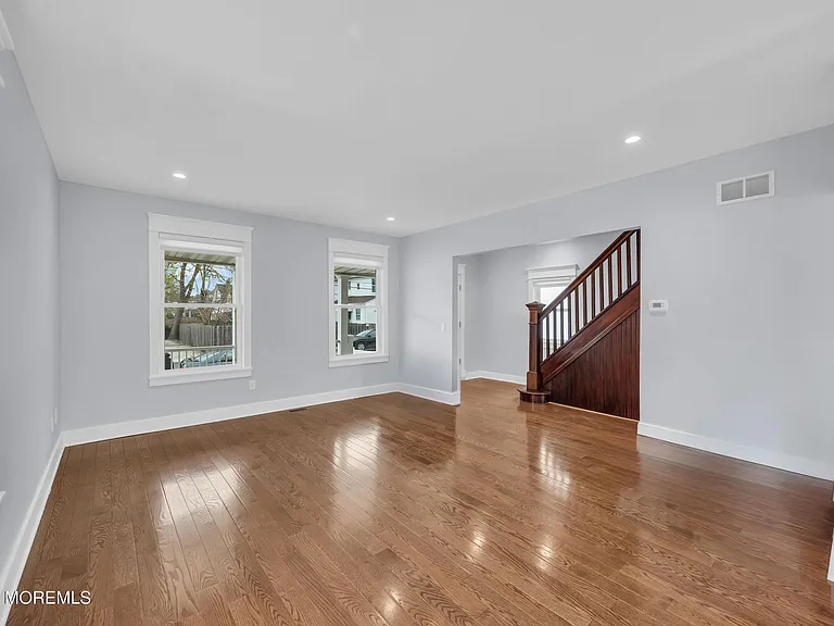 83 Pearl St — Photo 5
