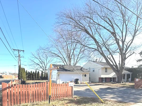 1115 Lotus Dr, Round Lake Beach, IL 60073