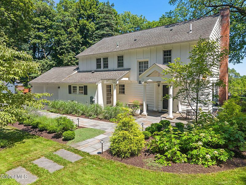 2nd image of 12 Fiddlers Lane