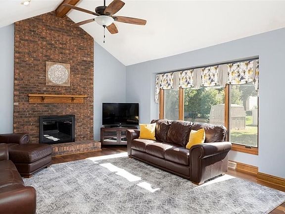 3rd image of 119 Britannia Dr