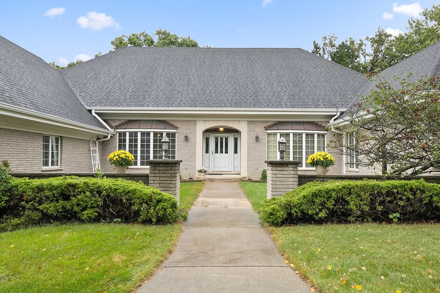 401 Ascot Ln photo 1