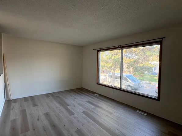 496 King Edward St, Winnipeg, MB R3J 1L8