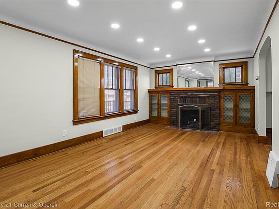 3rd image of 6401 Payne Ave