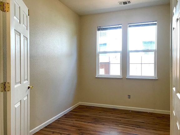 4th image of 40 Grand Canyon Cir