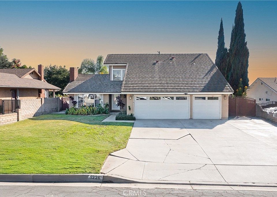 1st image of 1226 Stratford Ln