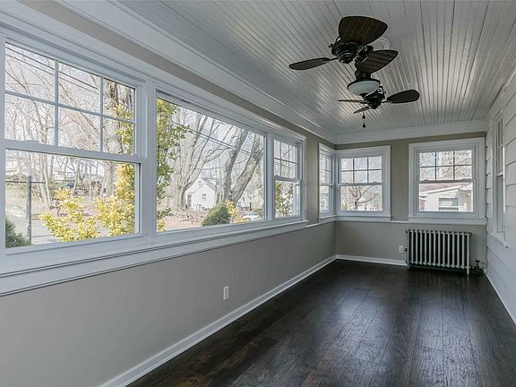 3rd image of 21 Brookhaven Dr