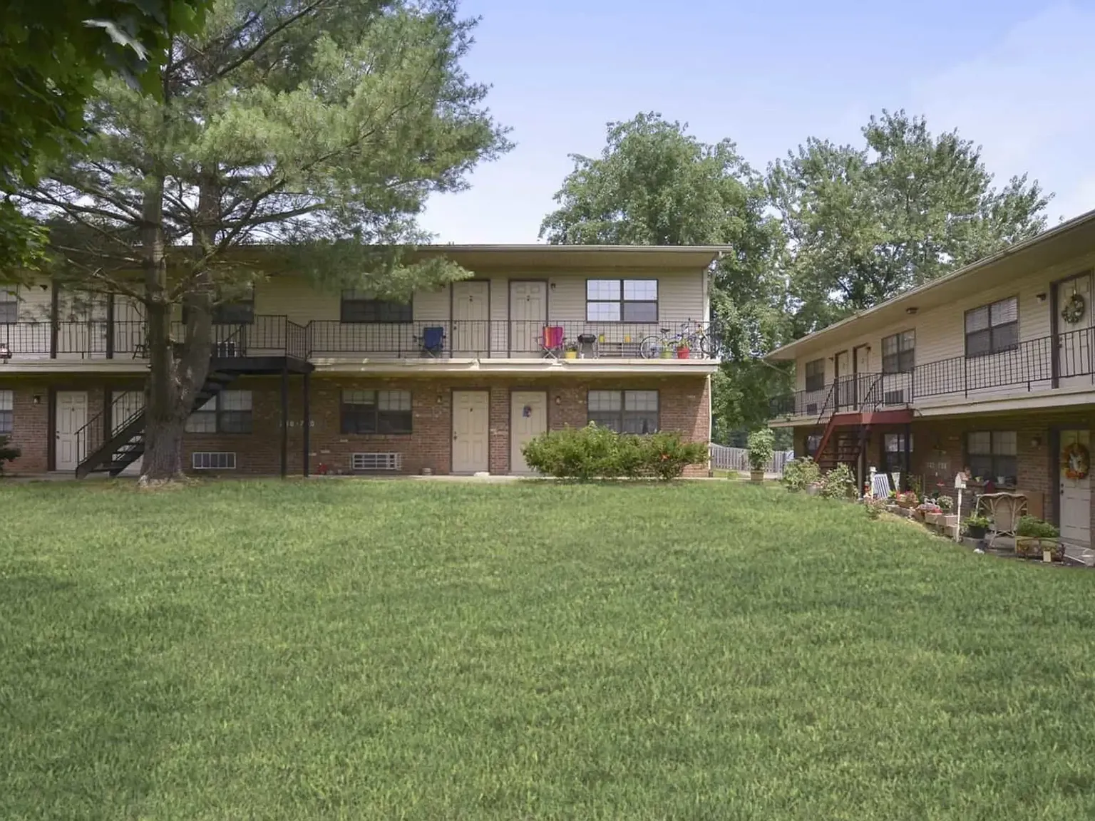 Westwood Apartments — Photo 2