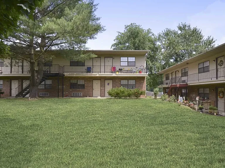 Westwood Apartments — Photo 2