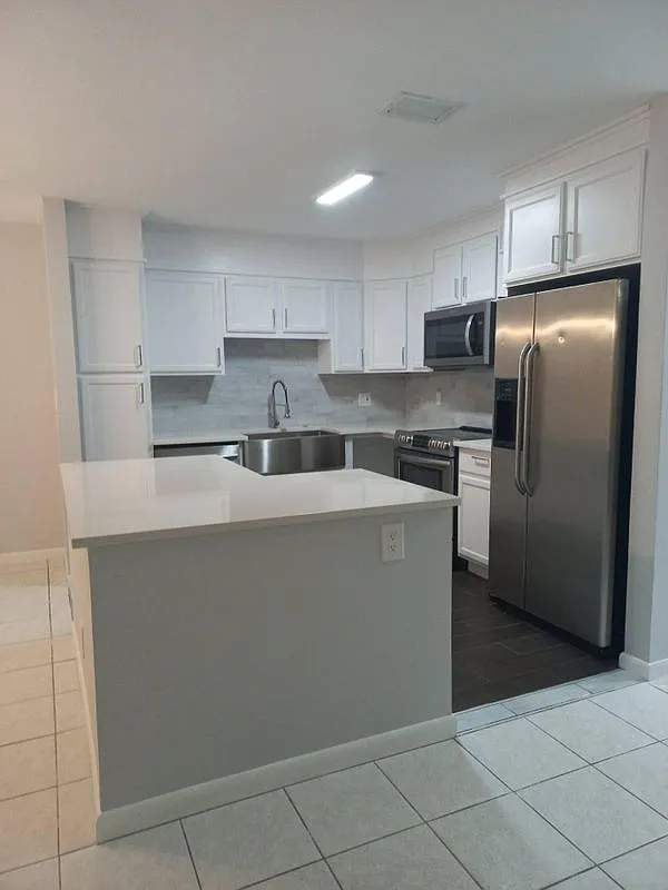 3 bed, 2.0 bath, 1421 sqft, $3,600 — Photo 3