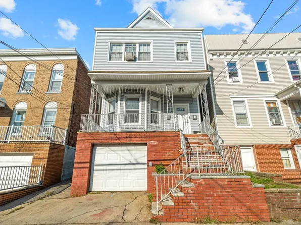 125 W 25th St, Bayonne, NJ 07002