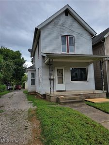 631 Locust St, Coshocton, OH, 43812
