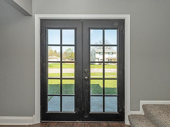 3rd image of 1066 Pickton Dr