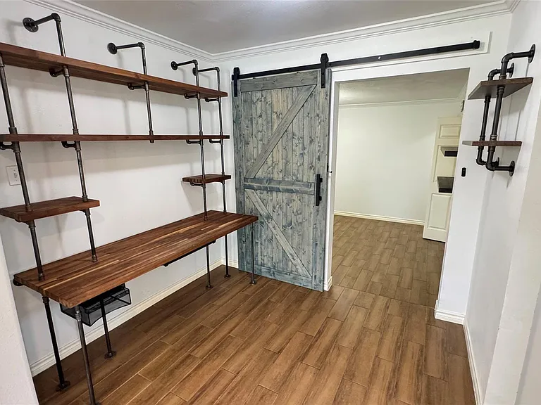 221 Hyta St — Photo 11