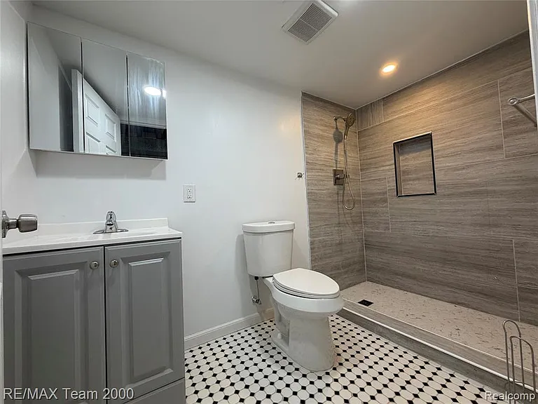 25647 Hanover St — Photo 24