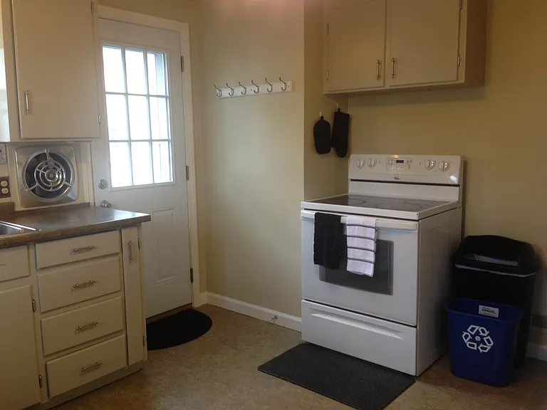 146 Rossiter Rd — Photo 5