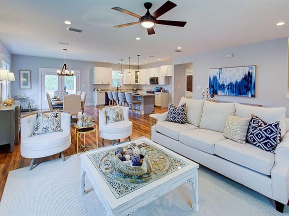 3rd image of 326 Shelter Cove Dr