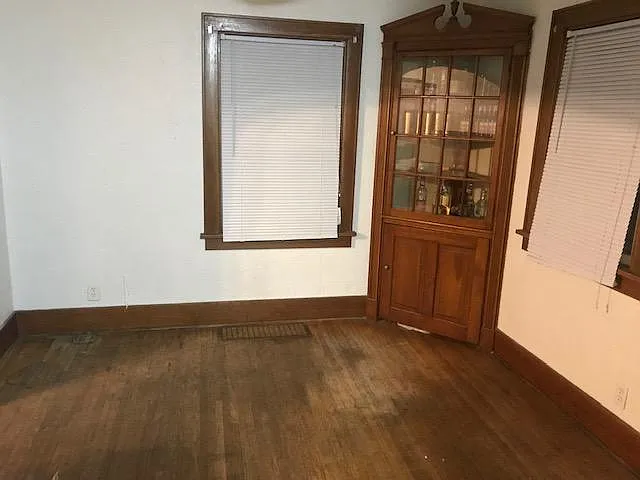 6 bed, 2800 sqft, $2,000 — Photo 2