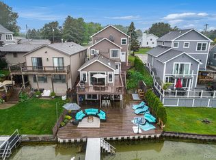 15105 Marl Dr, Linden, MI 48451