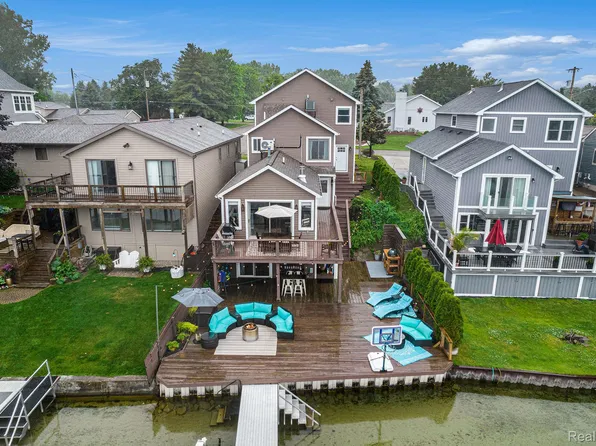 15105 Marl Dr, Linden, MI 48451