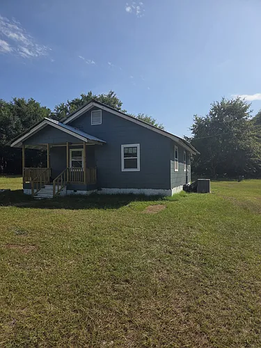 206 Clover St Photo 1