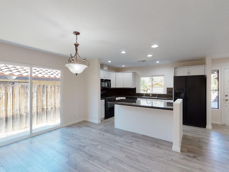 1st image of 54645 Avenida Herrera