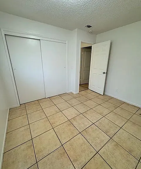 2553 Glen Ave — Photo 2