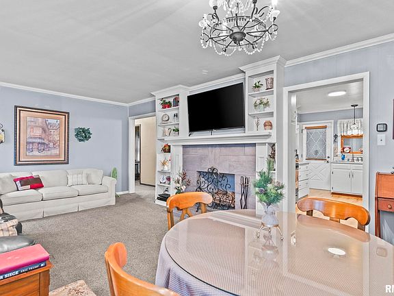 5th image of 18 Maple Ct