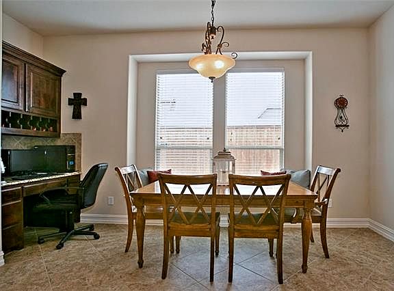 5th image of 2751 Enfield Dr