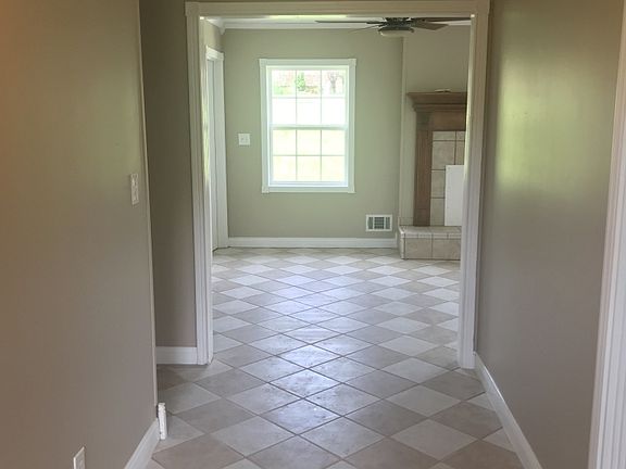 2nd image of 300 Edna Lee Ln