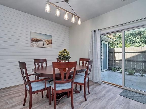 4th image of 722 Lacy Oak Dr