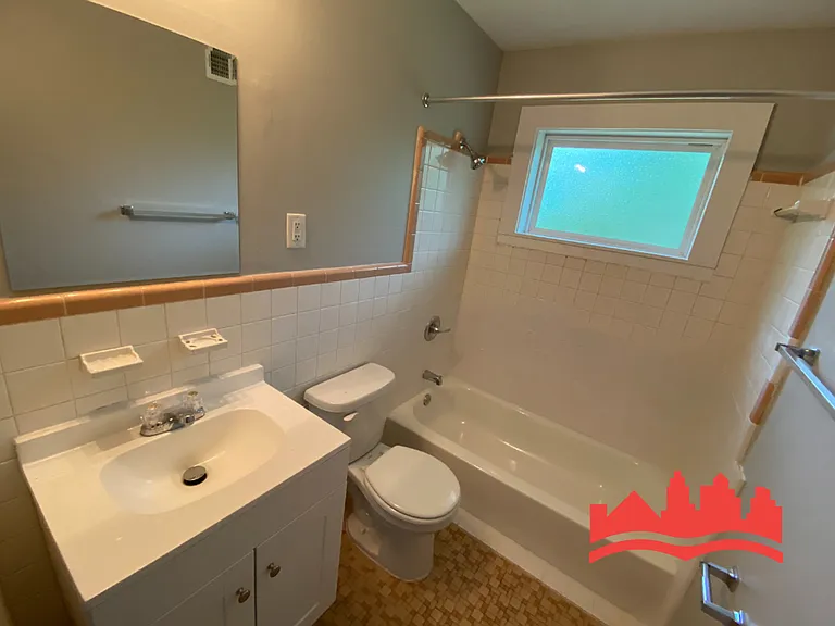 3139 Edgeware Rd S — Photo 11