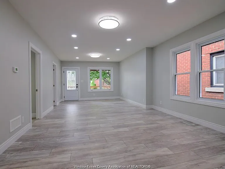 1076 Janette Ave #MAIN — Photo 4