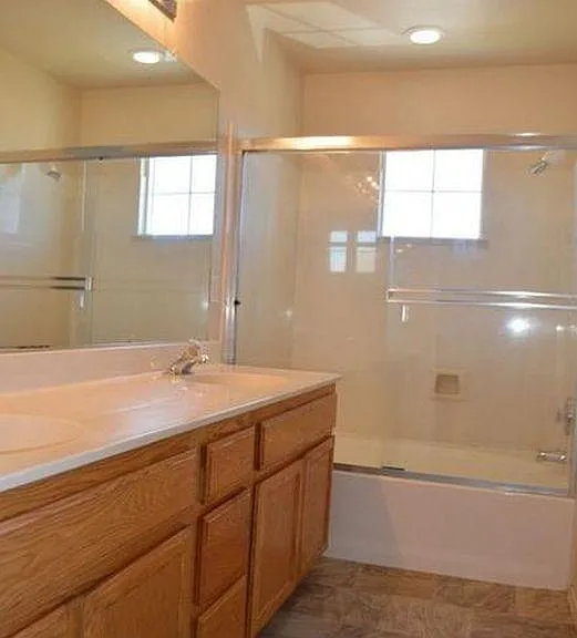 1627 Venice Cir — Photo 3