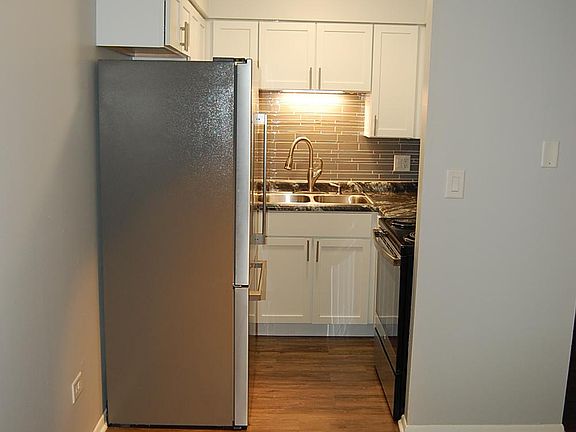 3rd image of 210 Circle Ave APT 206
