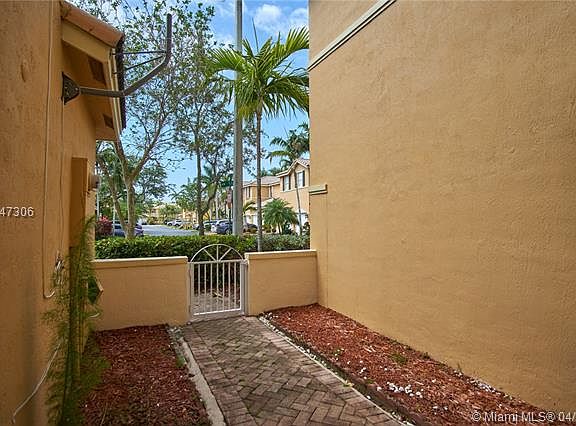 4th image of 11281 NW 55th Ln