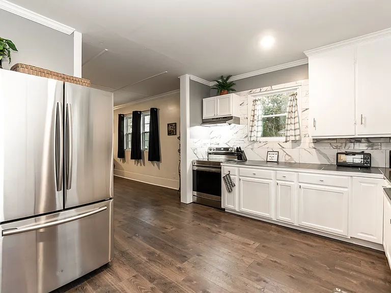 701 Elizabeth Ave — Photo 1
