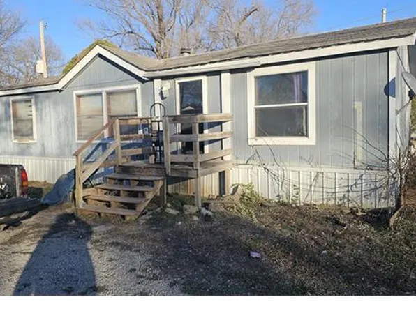 101 W Apple Blossom Ln, Wellington, KS 67152