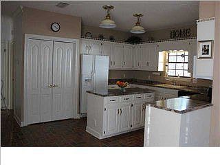 5th image of 813 Ashwood Dr E