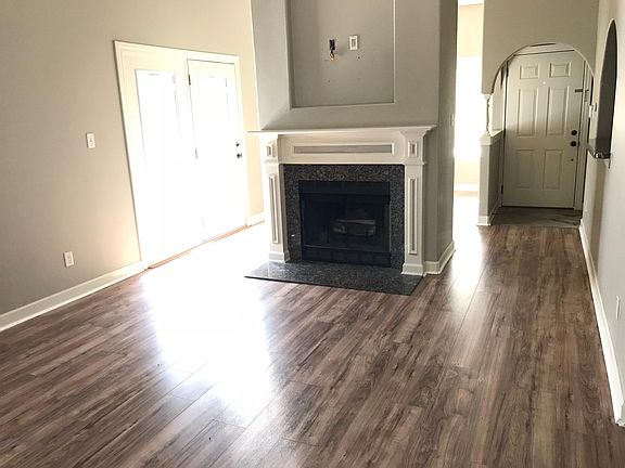 4th image of 301 Kings Row Dr APT 612