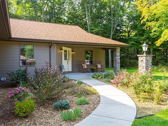 3rd image of 21813 Wright Pl