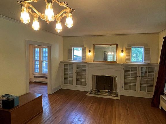 5th image of 318 Academy St