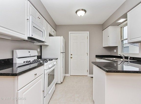 3rd image of 665 Meadowbrook Ln