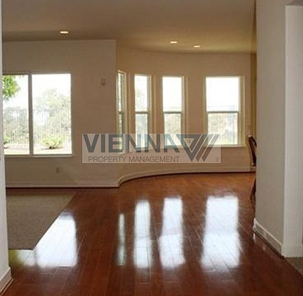3rd image of 3260 Black Oak Dr