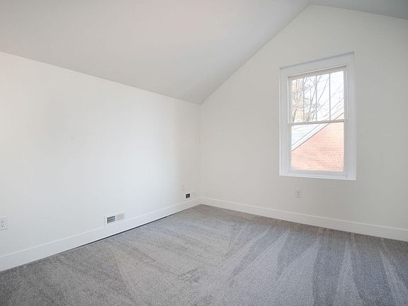 4th image of 5902 Lakeside Ave