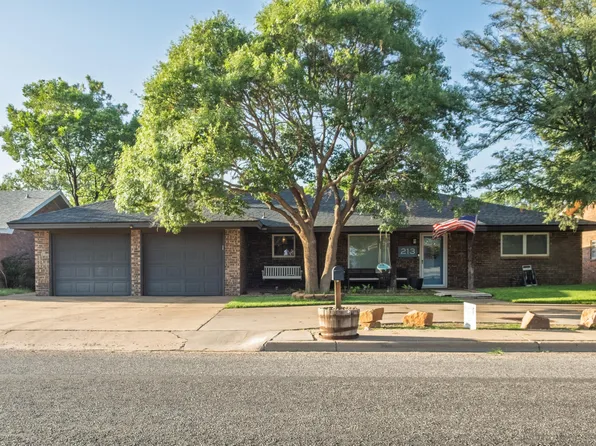 213 Cottonwood Ln, Levelland, TX 79336