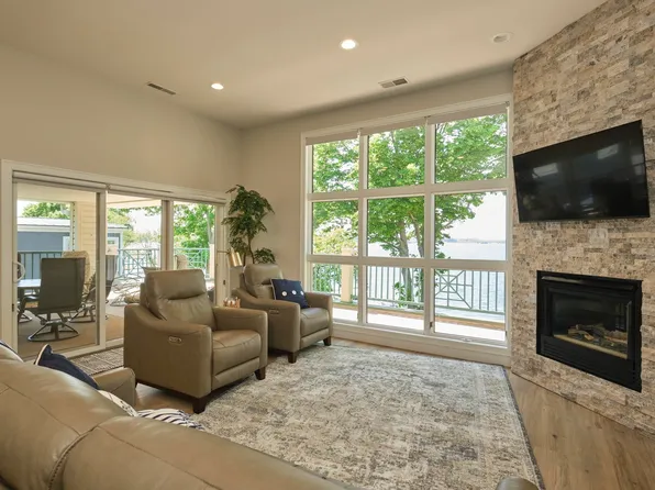 1613 Chalstrom Beach Rd #301, Okoboji, IA 51355