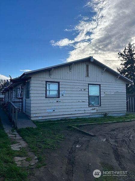 3rd image of 705 N 1st Street
