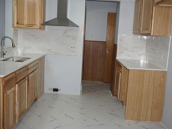 4th image of 28644 Grobbel Ave