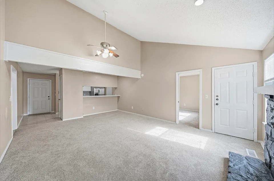 3 bed, 1230 sqft, $1,585 — Photo 4