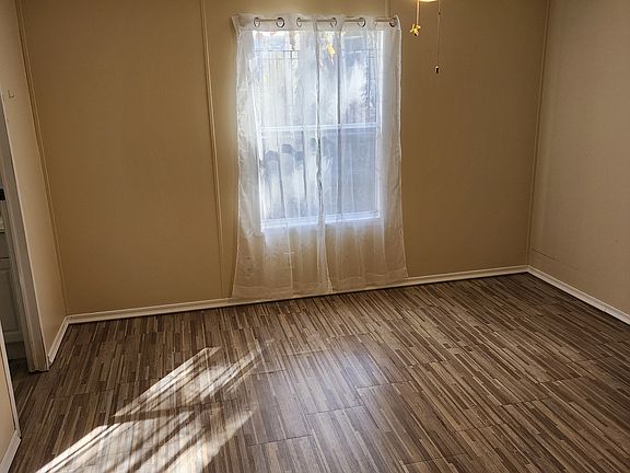 3rd image of 124 Strawberry Junction Ln